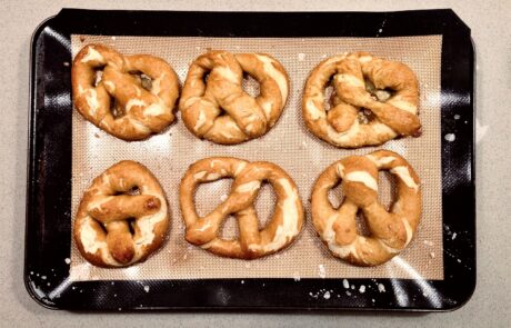 6 pretzels baked