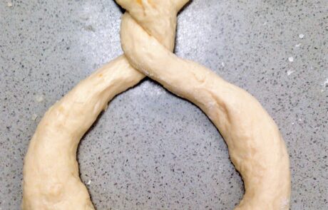 pretzel knotted