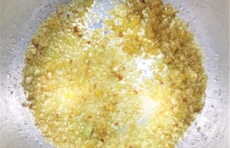 cooking the garlic and ginger paste